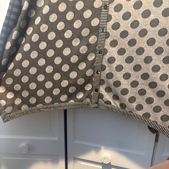 Plus sized ALEMBIKA contemporary  gray cardigan with modern design - Picture 4 of 7